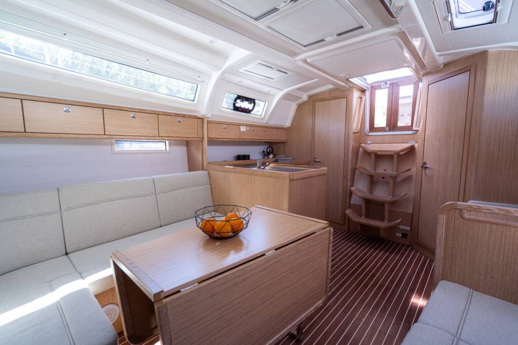 Sailing yacht Bavaria Cruiser 37 Kata