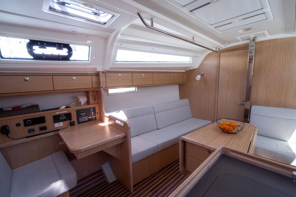 Sailing yacht Bavaria Cruiser 37 Kata
