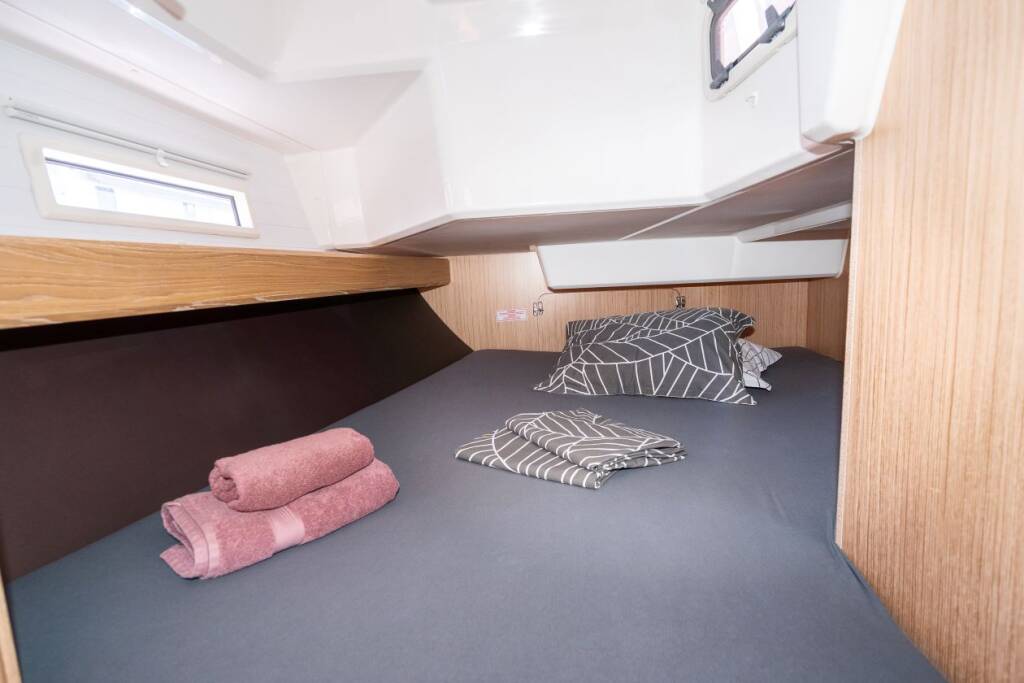 Sailing yacht Bavaria Cruiser 37 Kata