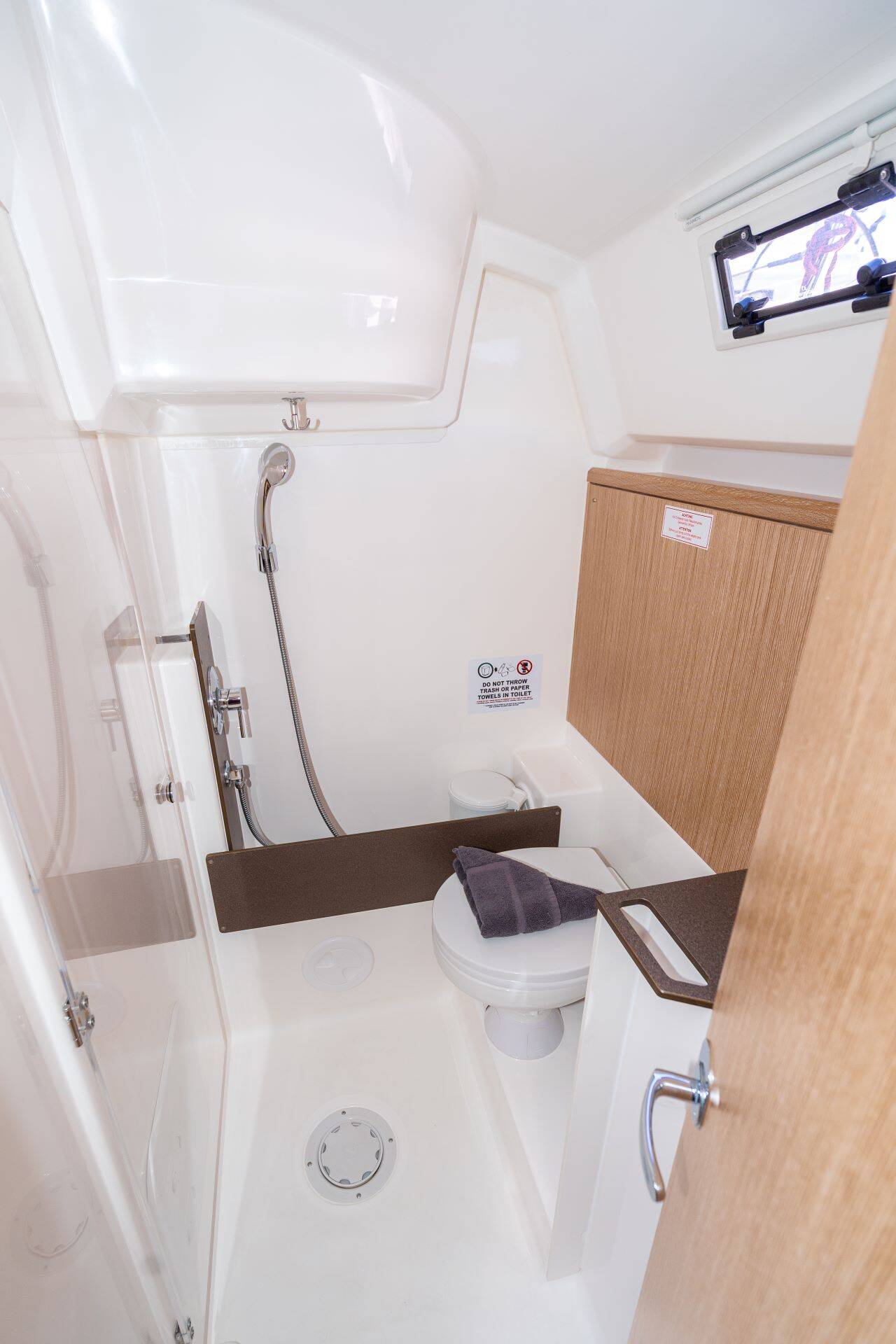 Sailing yacht Bavaria Cruiser 37 Kata