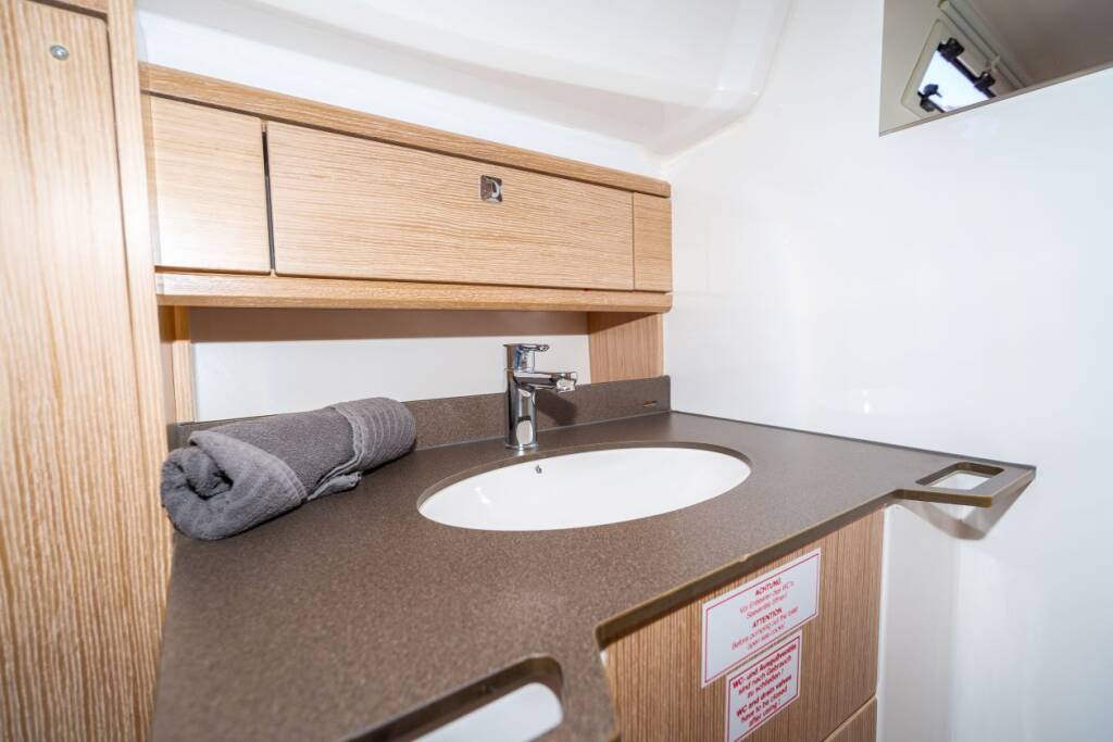 Sailing yacht Bavaria Cruiser 37 Kata