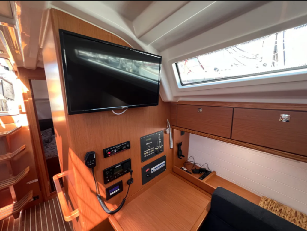 Bavaria Cruiser 37 Mia