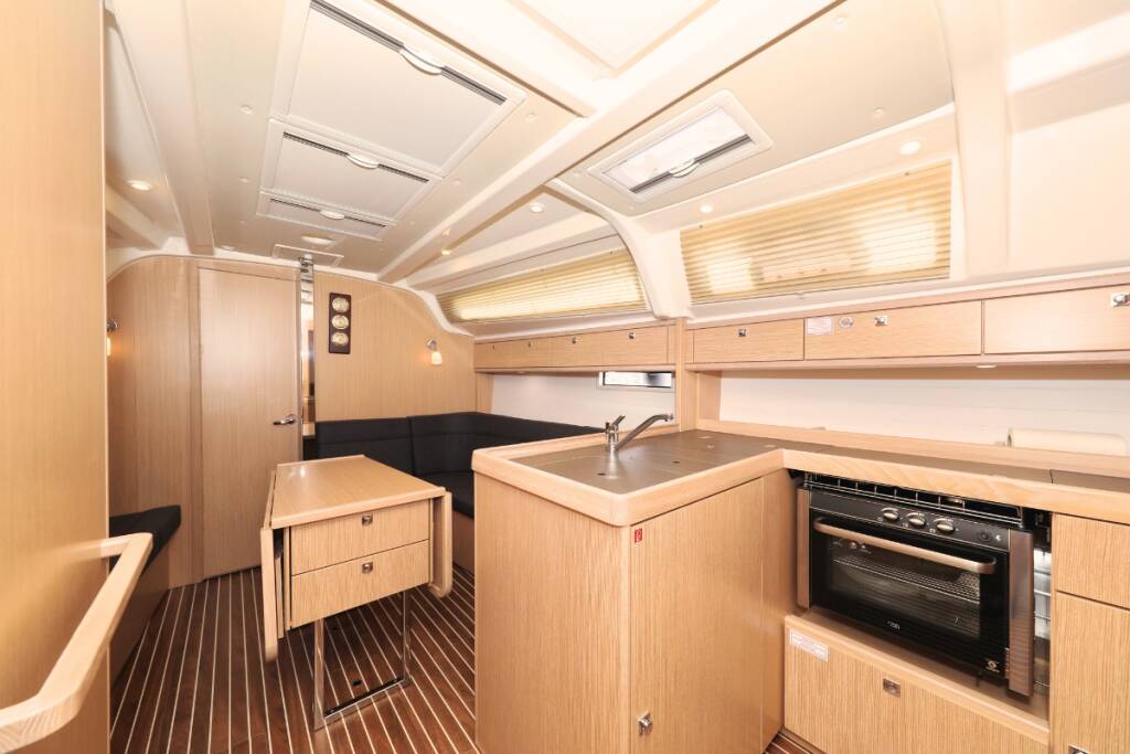 Bavaria Cruiser 37 Jazz Band