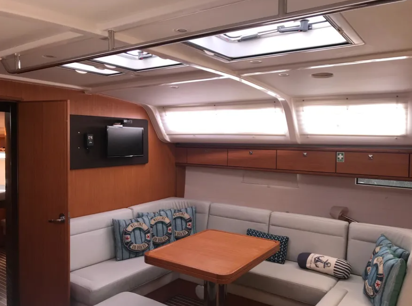 Bavaria Cruiser 51 Gin Tonic