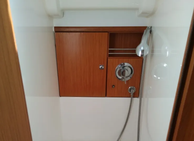 Bavaria Cruiser 51 Gin Tonic