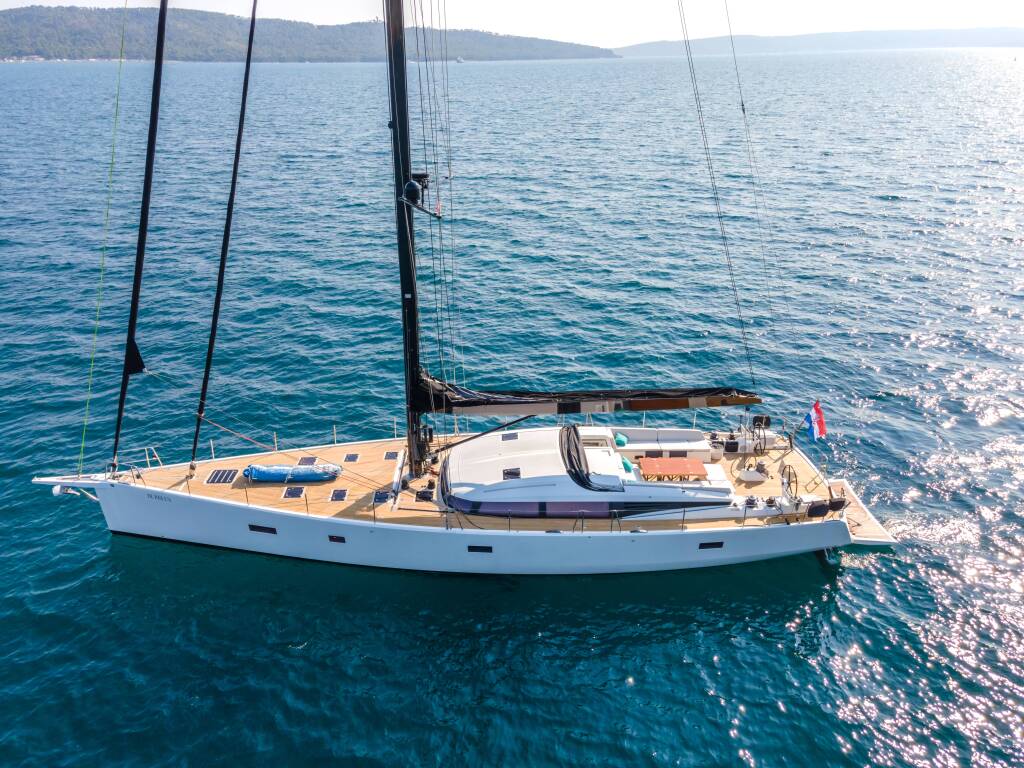 Sailing yacht CNB 76 Bubbles