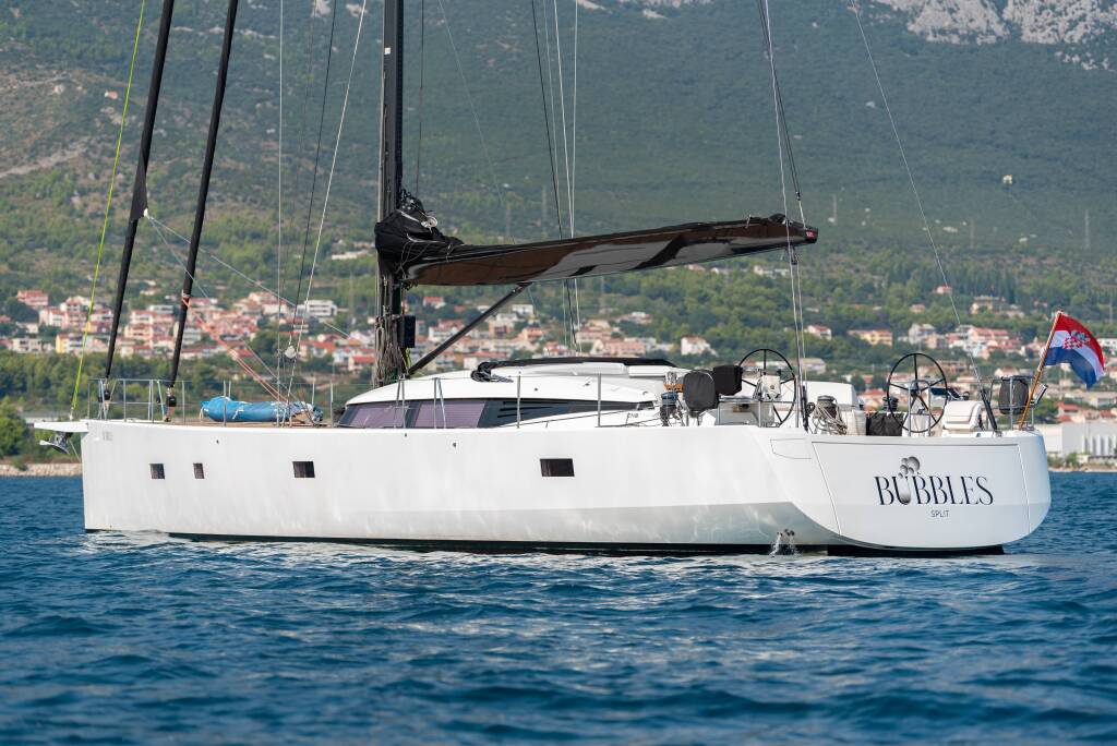Sailing yacht CNB 76 Bubbles