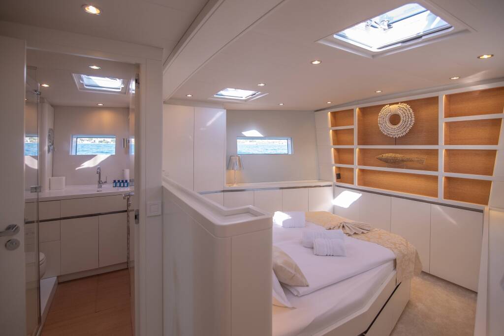 Sailing yacht CNB 76 Bubbles