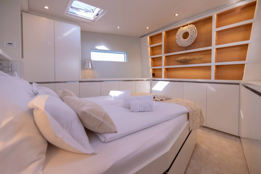 Sailing yacht CNB 76 Bubbles