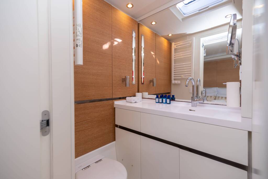 Sailing yacht CNB 76 Bubbles