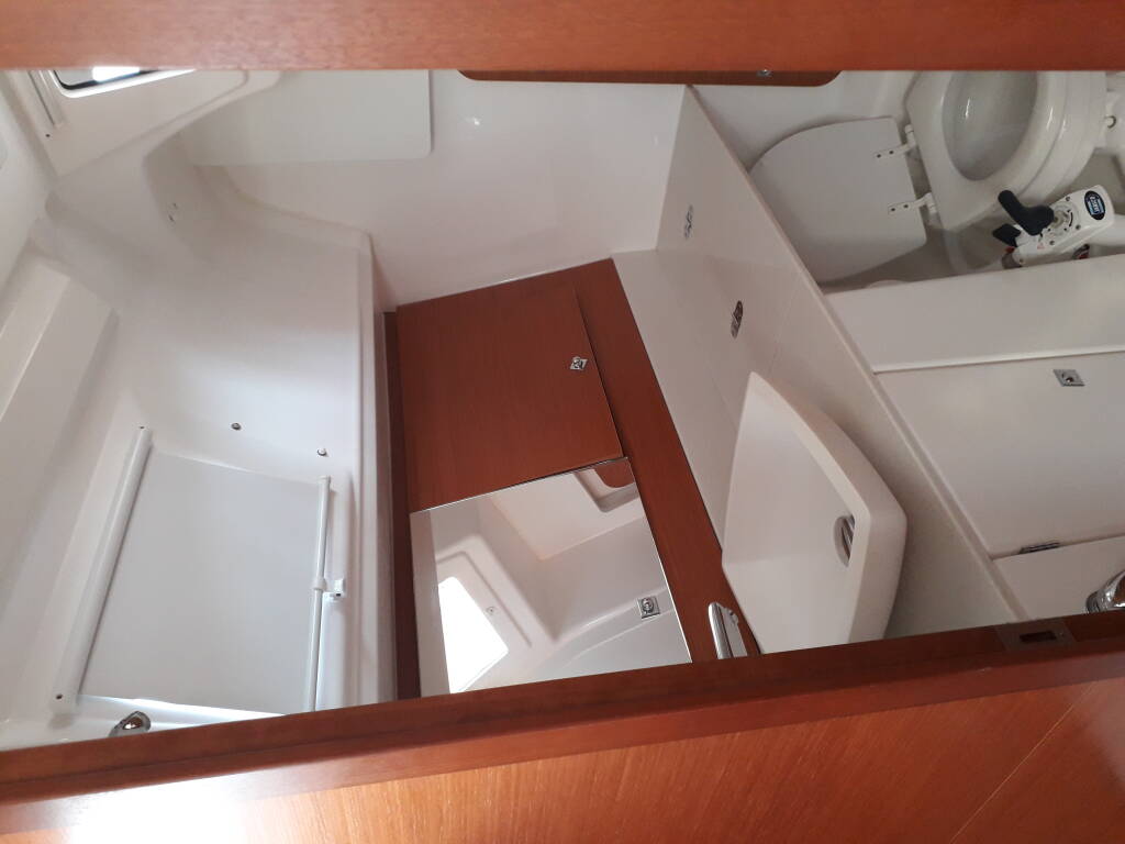 Dufour 360 GL Happy Planet