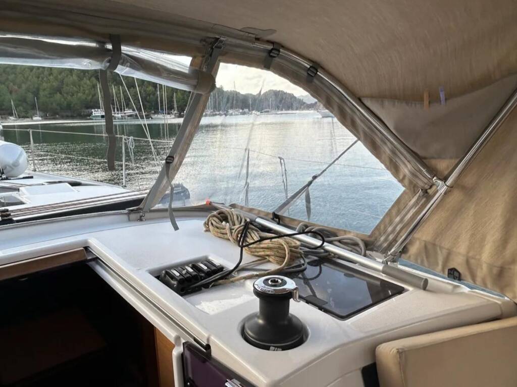 Dufour 390 GL Sail Corvus
