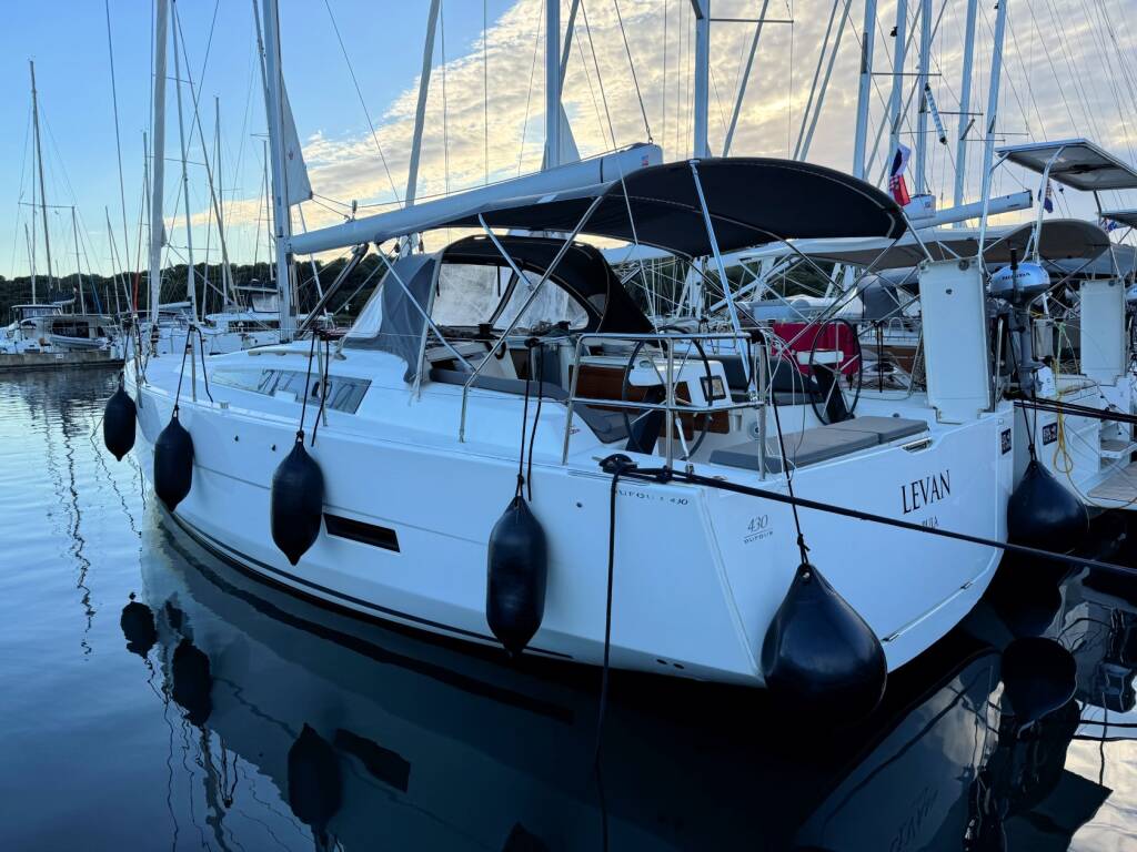 Segelyacht Dufour 430 GL Levan