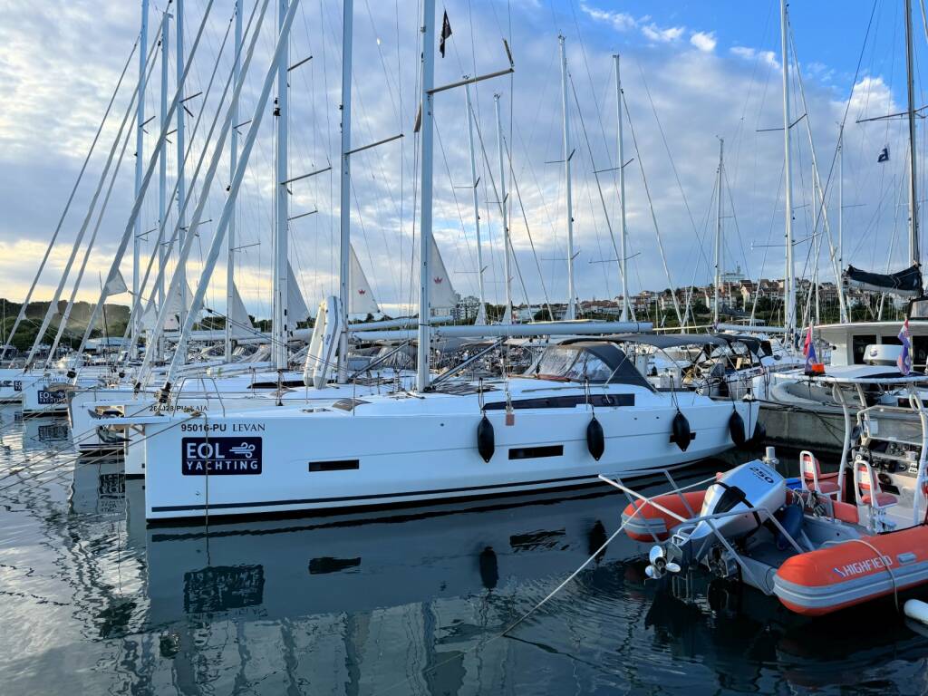Segelyacht Dufour 430 GL Levan