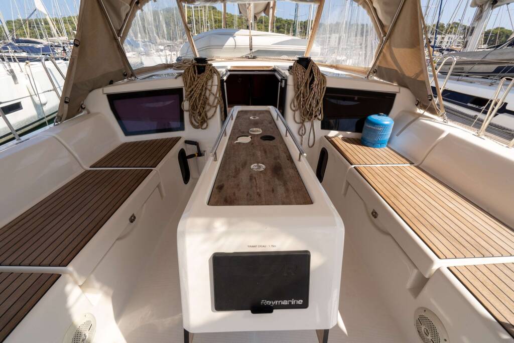 Sailing yacht Dufour 430 GL MAËLYS_DB