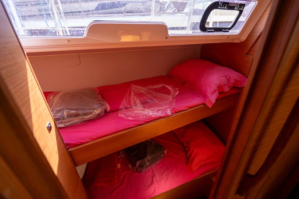 Sailing yacht Dufour 430 GL MAËLYS_DB