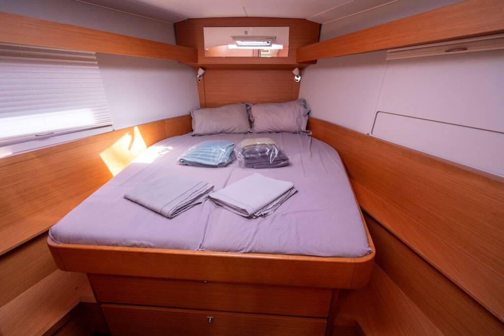Sailing yacht Dufour 430 GL MAËLYS_DB