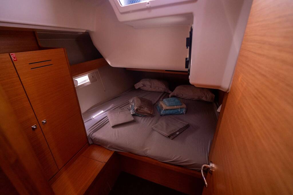 Sailing yacht Dufour 430 GL MAËLYS_DB