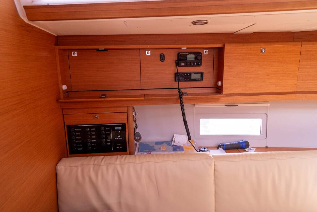 Sailing yacht Dufour 430 GL MAËLYS_DB