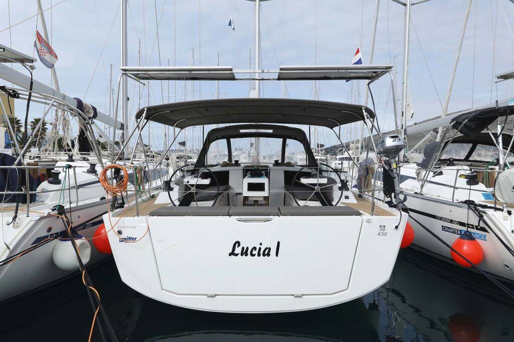 Segelyacht Dufour 430 Lucia 1