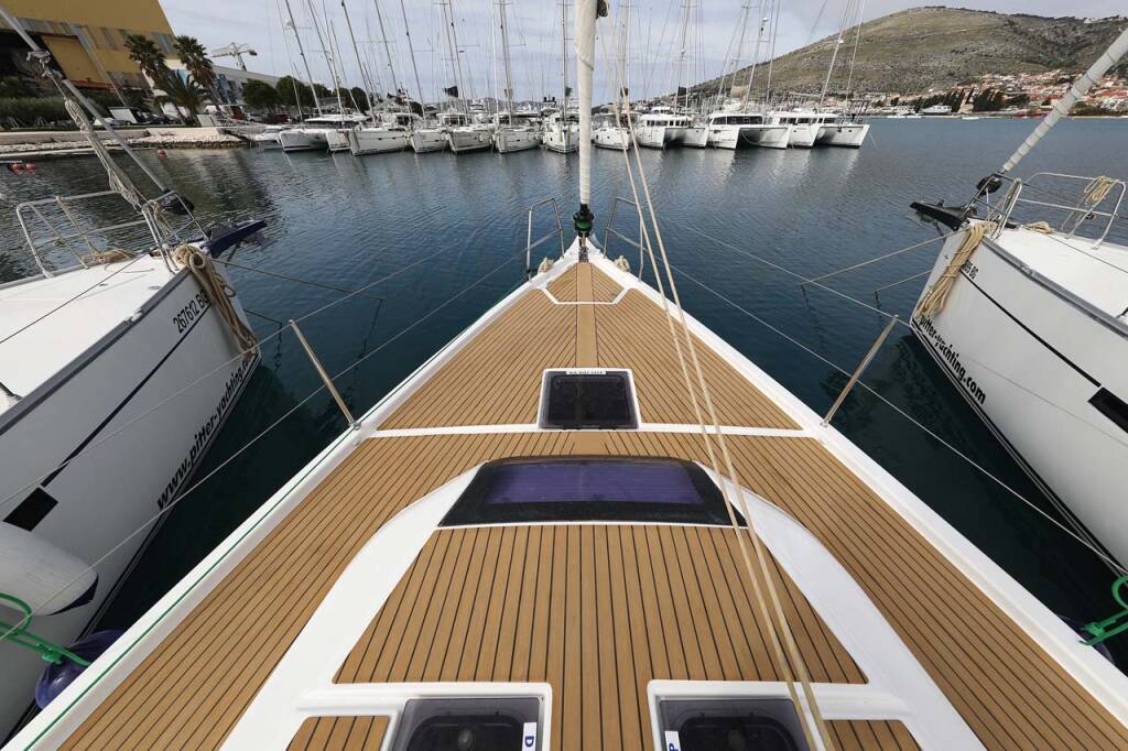 Segelyacht Dufour 430 Lucia 1