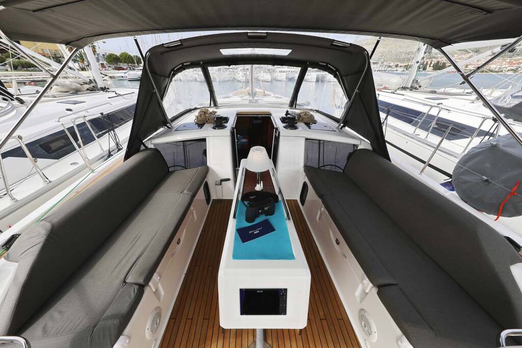 Segelyacht Dufour 430 Lucia 1