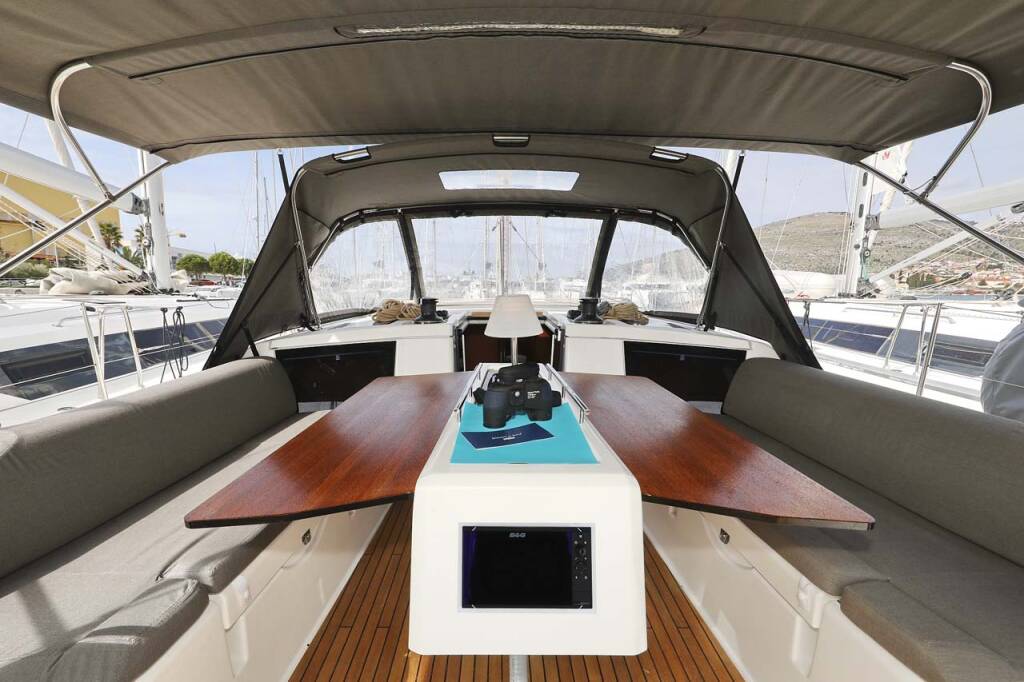Segelyacht Dufour 430 Lucia 1