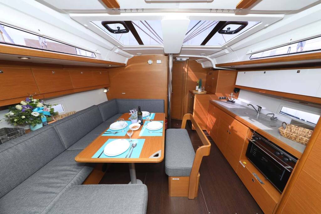 Segelyacht Dufour 430 Lucia 1
