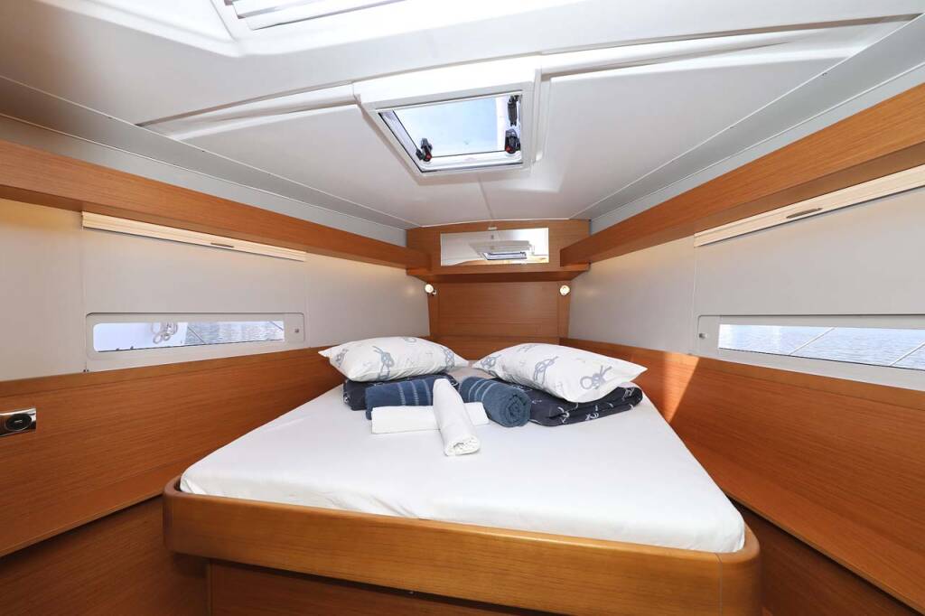 Segelyacht Dufour 430 Lucia 1
