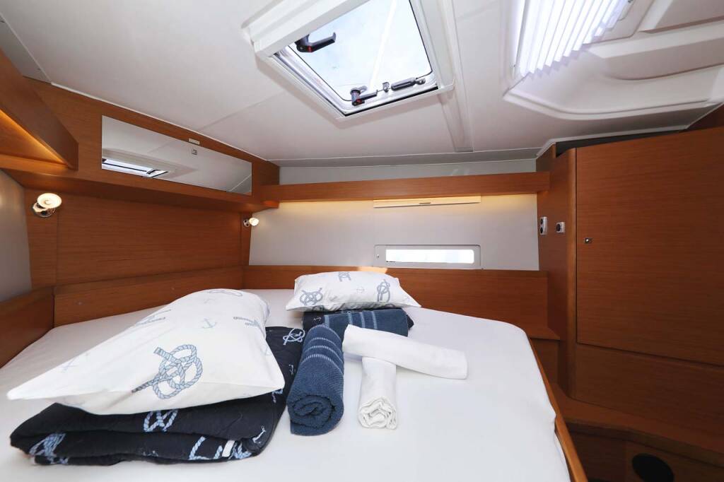 Segelyacht Dufour 430 Lucia 1