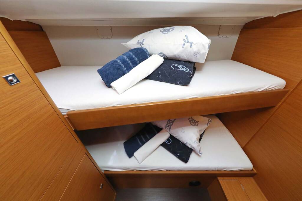Segelyacht Dufour 430 Lucia 1
