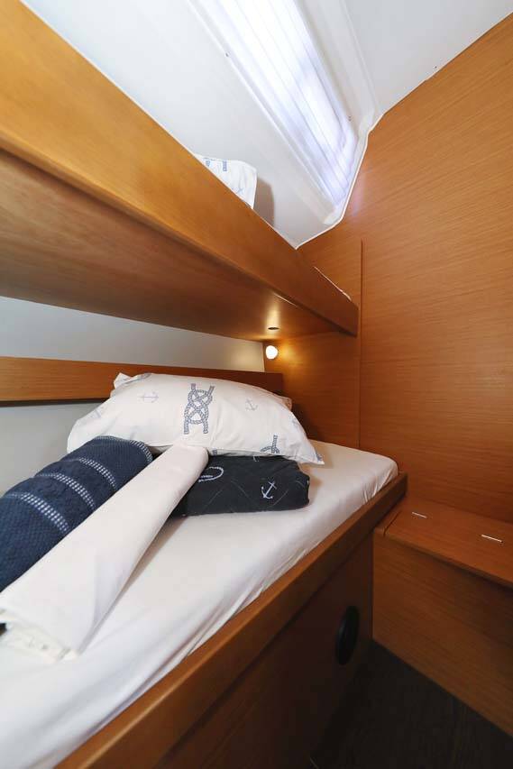 Segelyacht Dufour 430 Lucia 1
