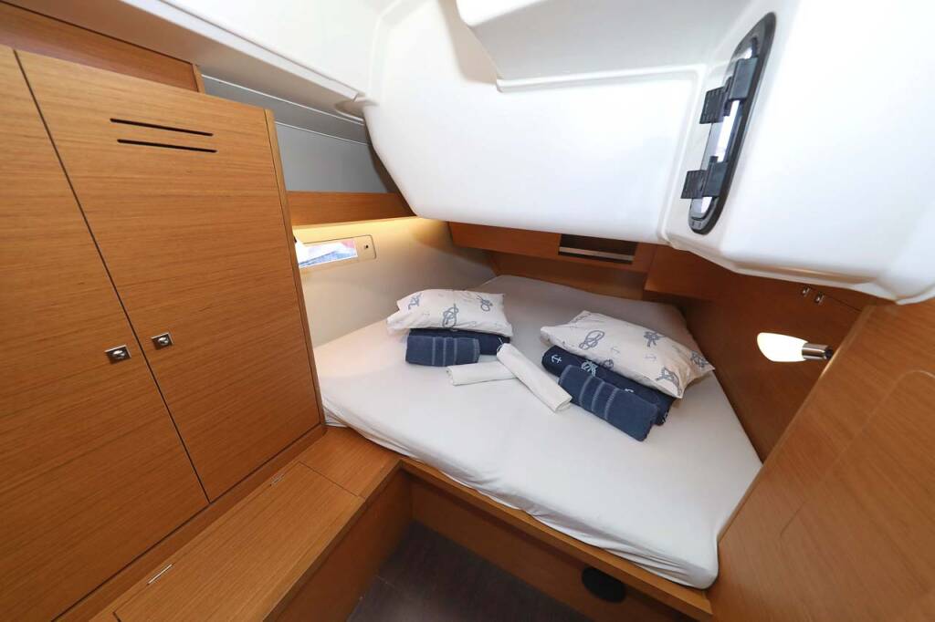 Segelyacht Dufour 430 Lucia 1
