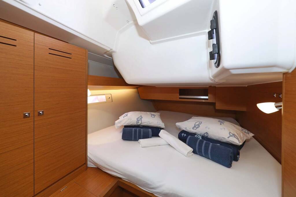 Segelyacht Dufour 430 Lucia 1