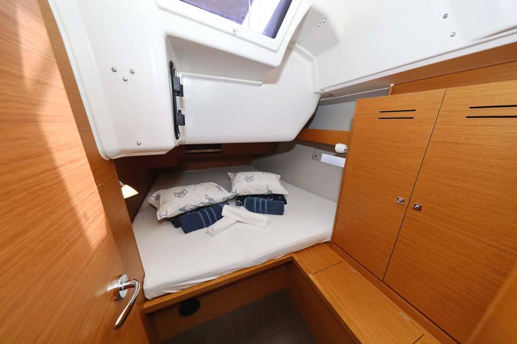 Segelyacht Dufour 430 Lucia 1
