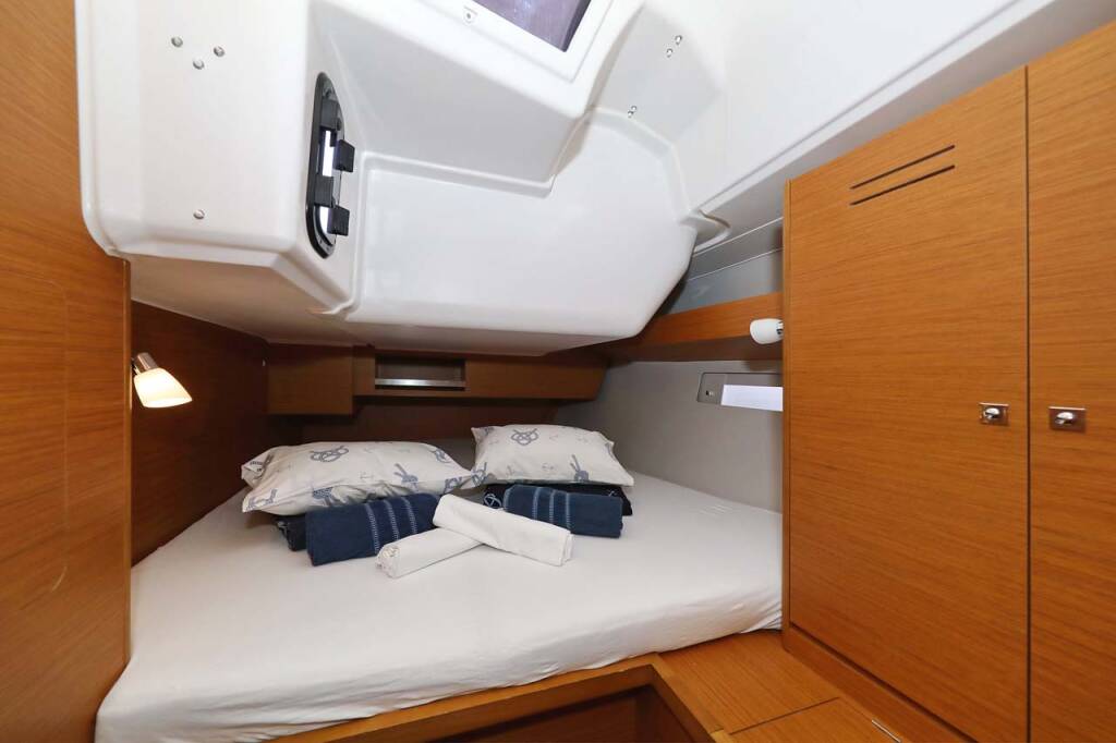 Segelyacht Dufour 430 Lucia 1