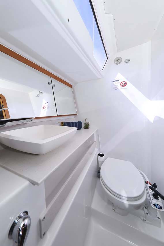 Segelyacht Dufour 430 Lucia 1
