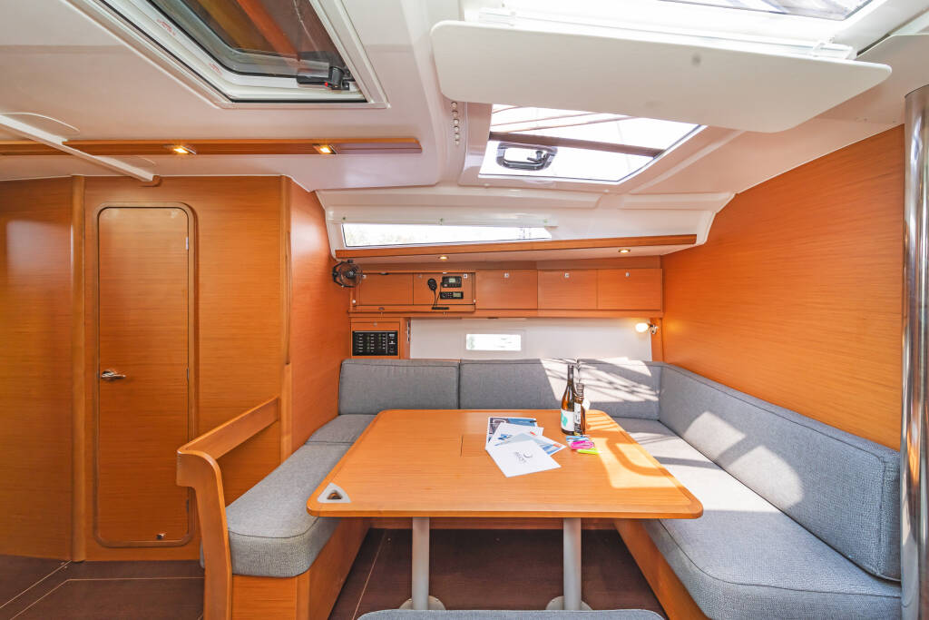 Segelyacht Dufour 430 Hierax