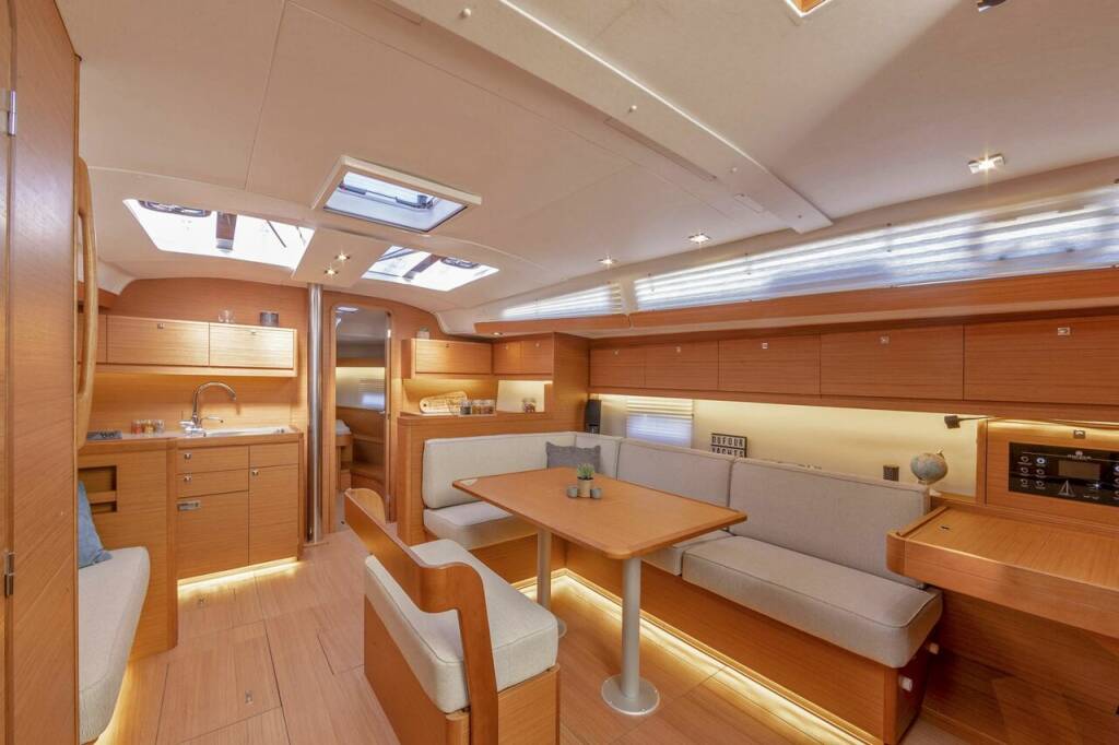 Sailing yacht Dufour 430 CLASS