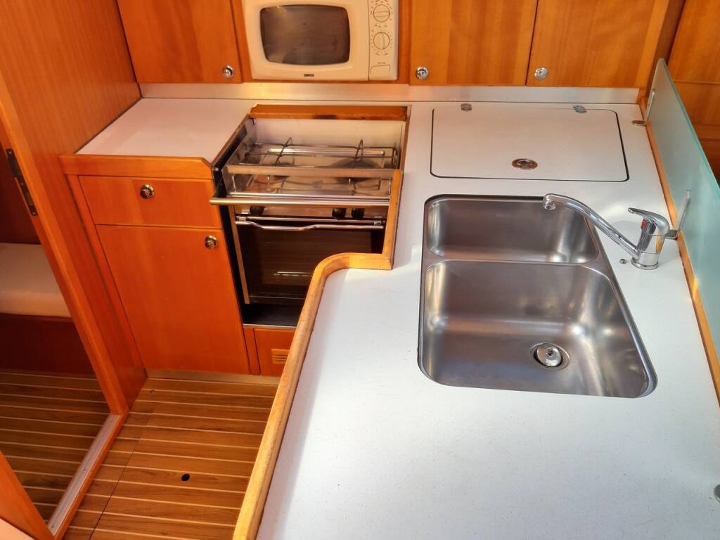Sailing yacht Elan 384 Impression Mok Mok