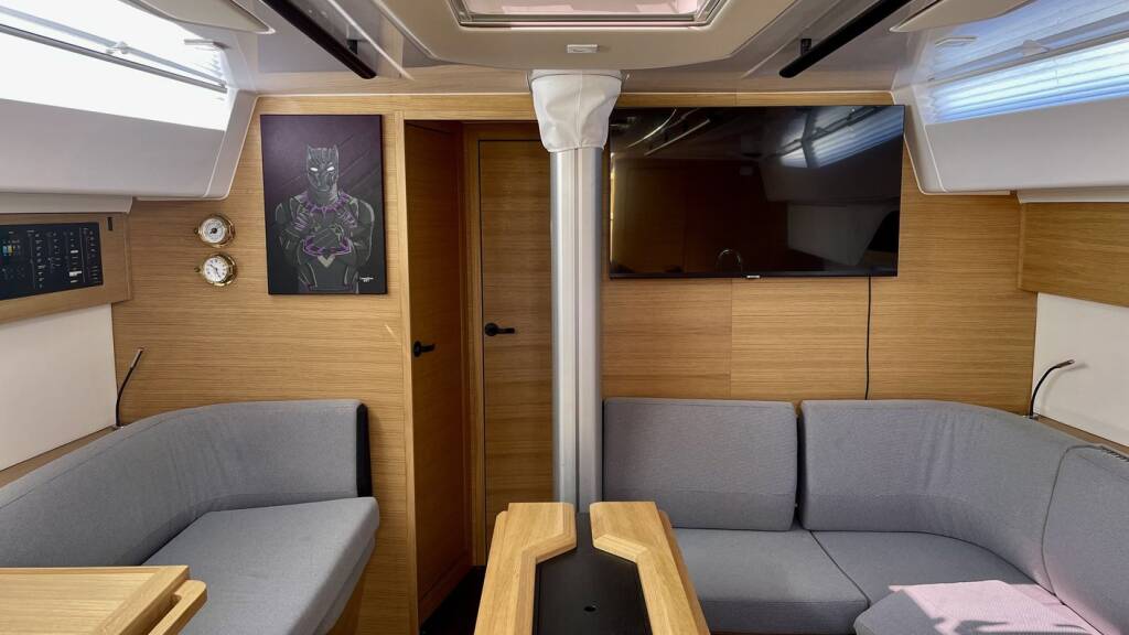 Elan E6 Black Panther