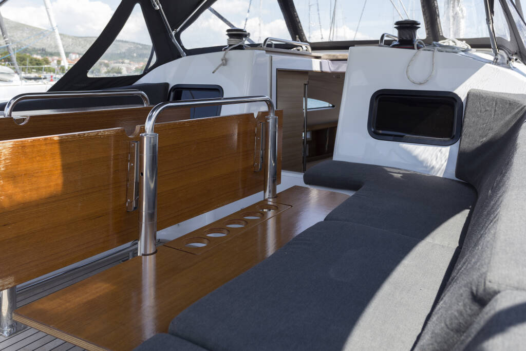 Elan Impression 45.1 Bad Buoy