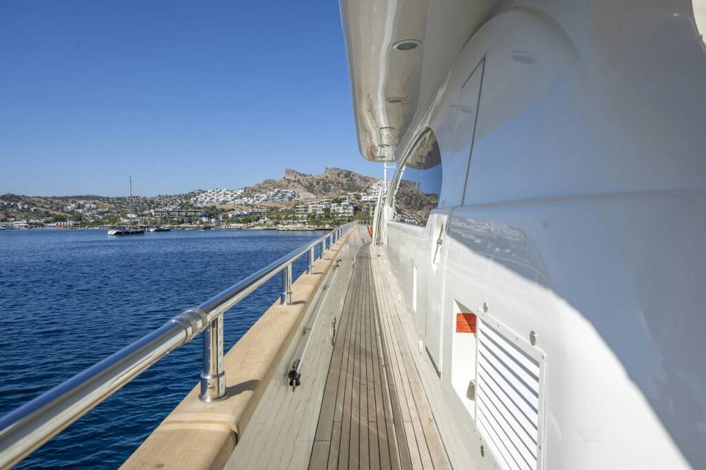 Luxus-Motoryacht Falcon 115 Sanref