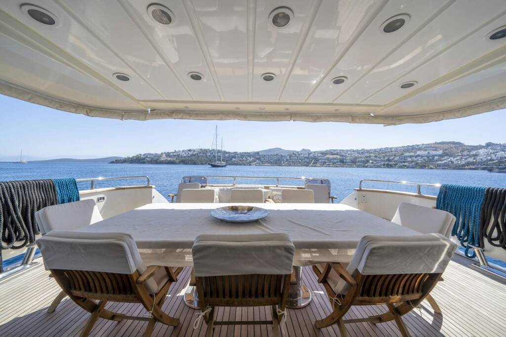 Luxus-Motoryacht Falcon 115 Sanref
