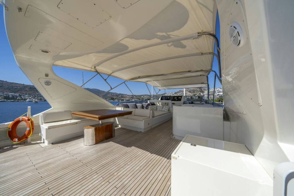 Luxus-Motoryacht Falcon 115 Sanref