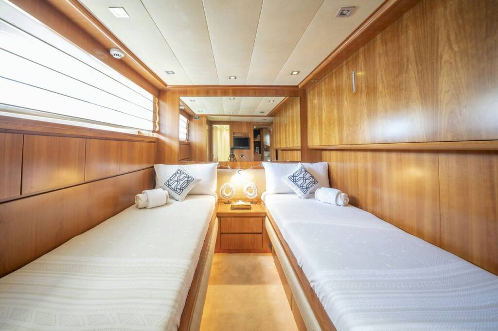 Luxus-Motoryacht Falcon 115 Sanref