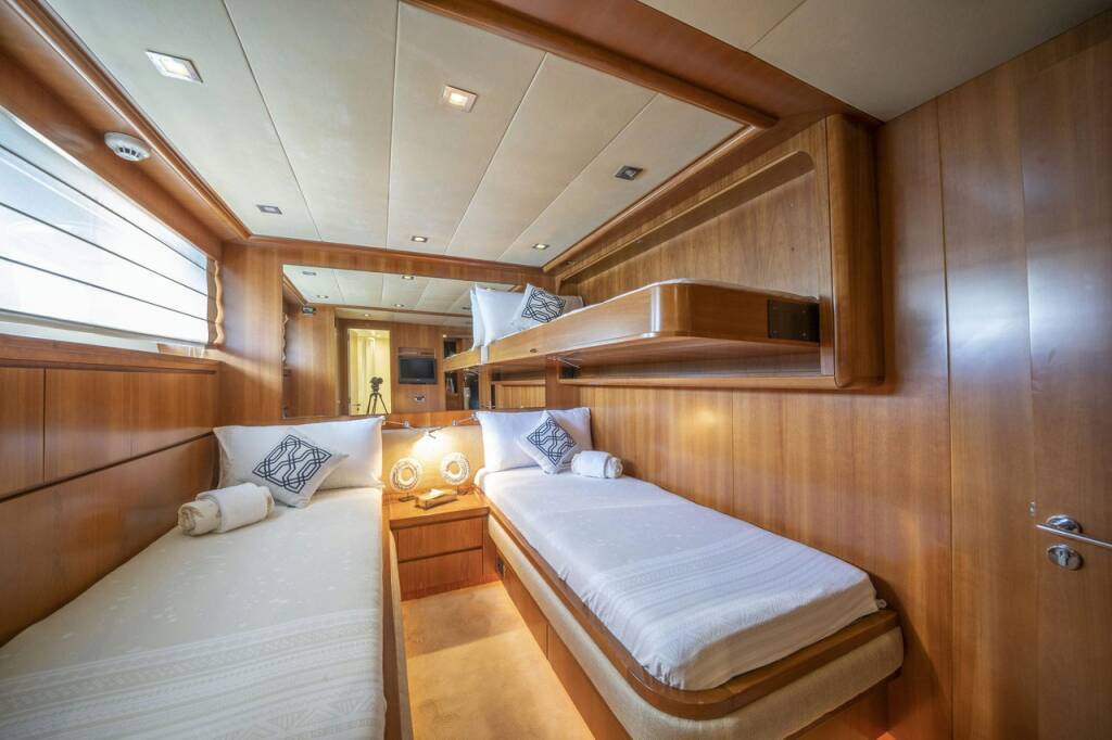 Luxus-Motoryacht Falcon 115 Sanref