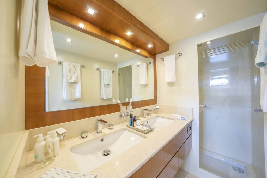 Luxus-Motoryacht Falcon 115 Sanref