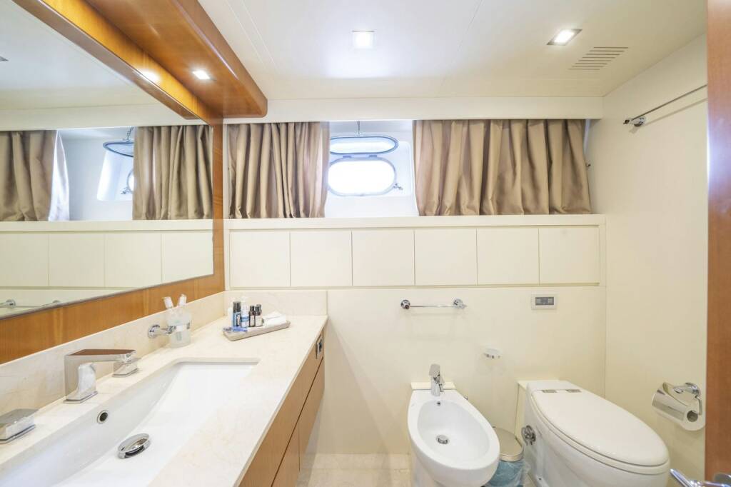 Luxus-Motoryacht Falcon 115 Sanref