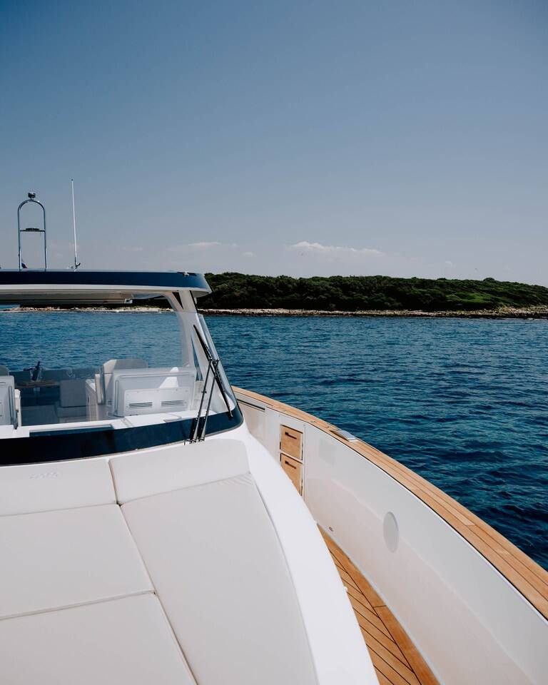 Motor yacht Fjord 53 XL Alb 2